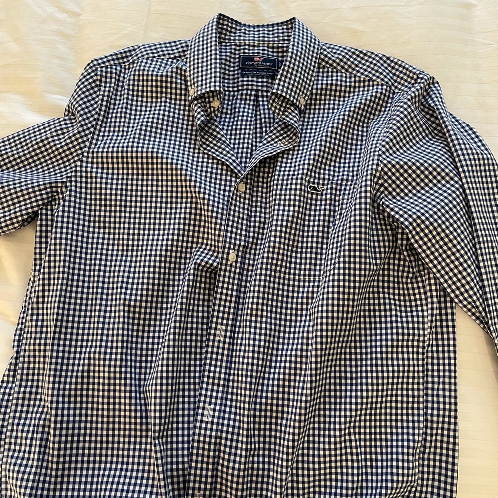 Large vineyard vines men’s checkered button down